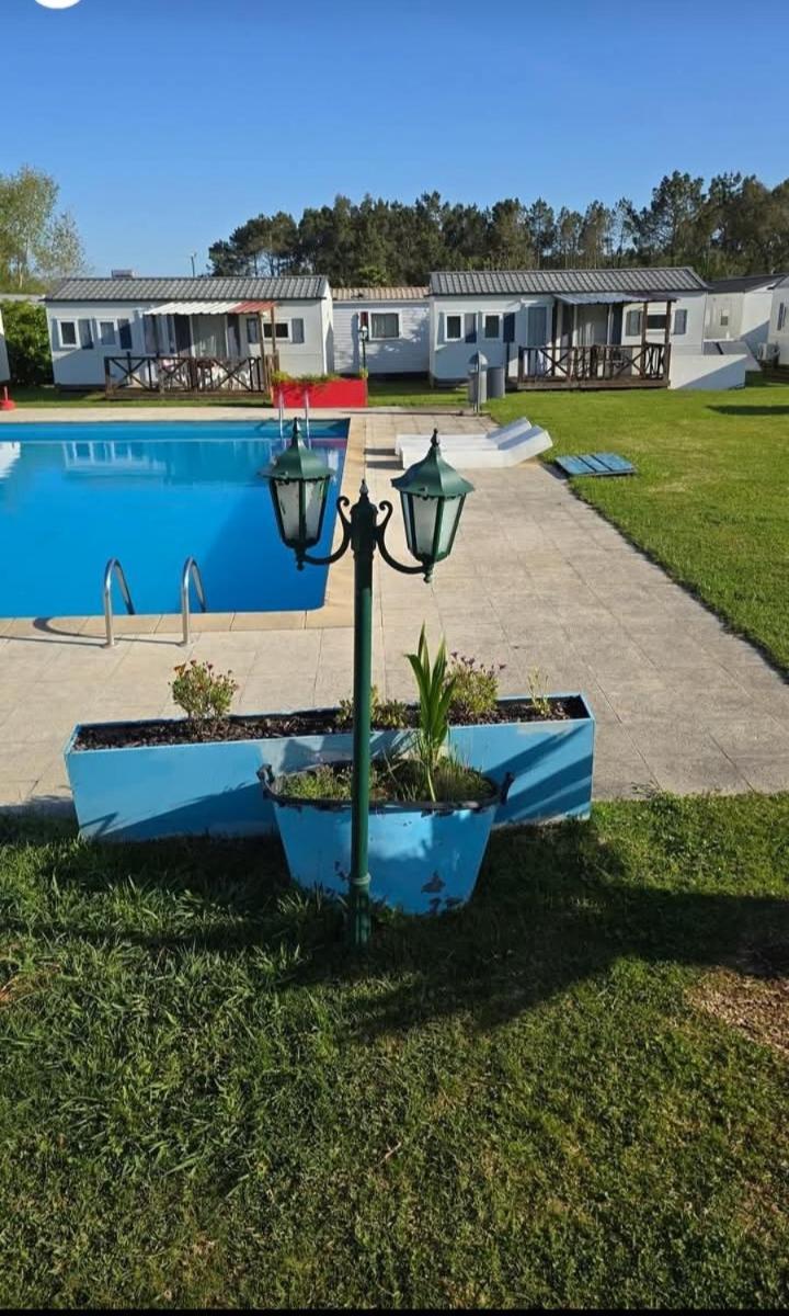 Bungalow Com Piscina Pataias Eksteriør billede