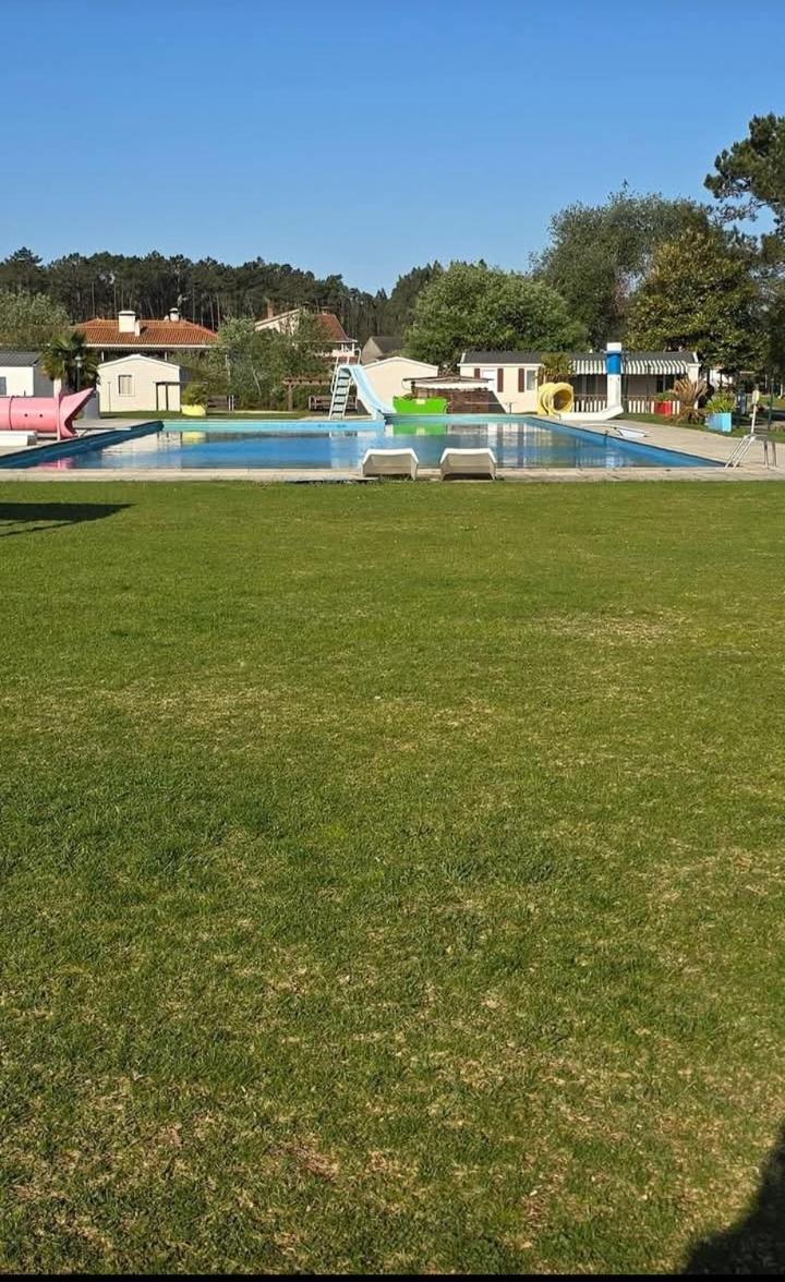 Bungalow Com Piscina Pataias Eksteriør billede
